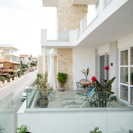 Apartment The Teacher's 2 Minutes Away From The