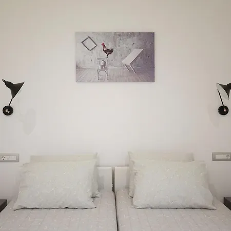 Apartment The Teacher's 2 Minutes Away From The