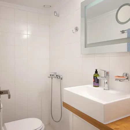 Apartment The Teacher's 2 Minutes Away From The *