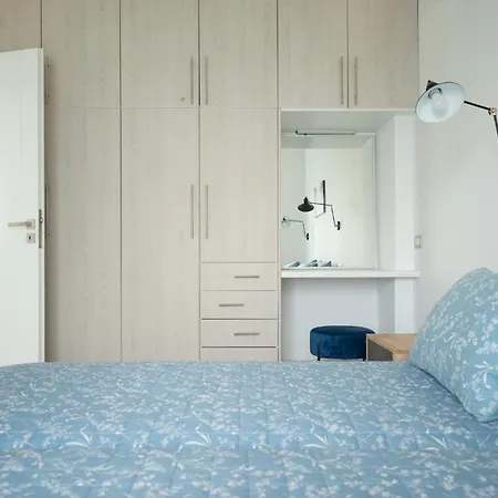 Apartment The Teacher's 2 Minutes Away From The *